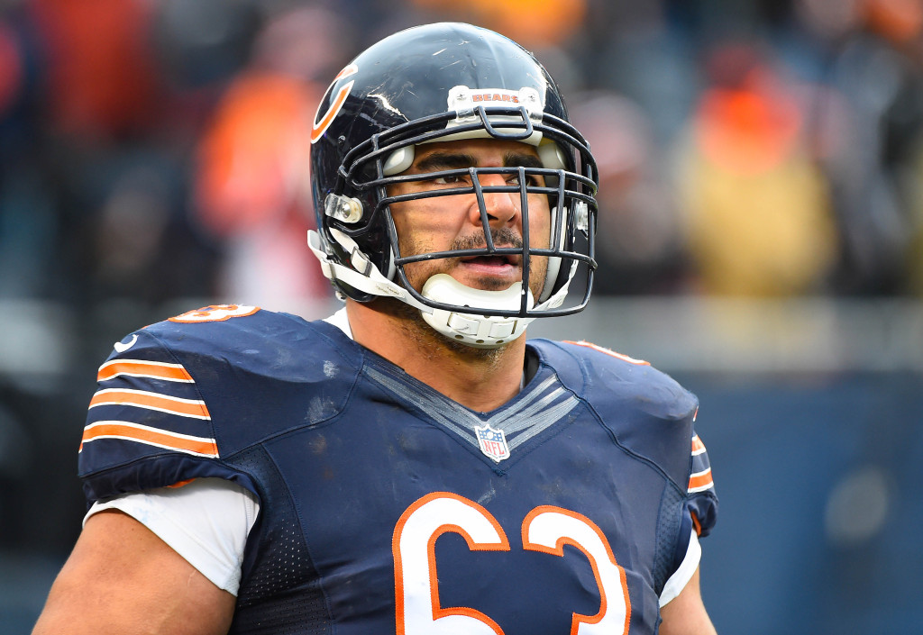 Roberto Garza Re-signs