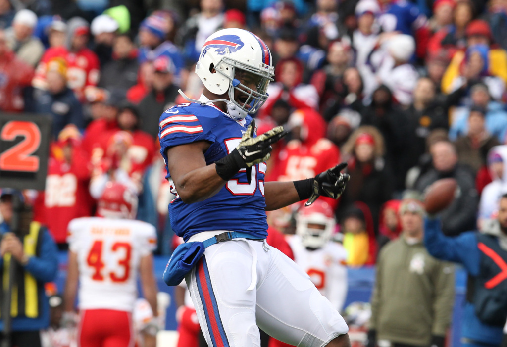 Bills DE Jerry Hughes signs two-year extension