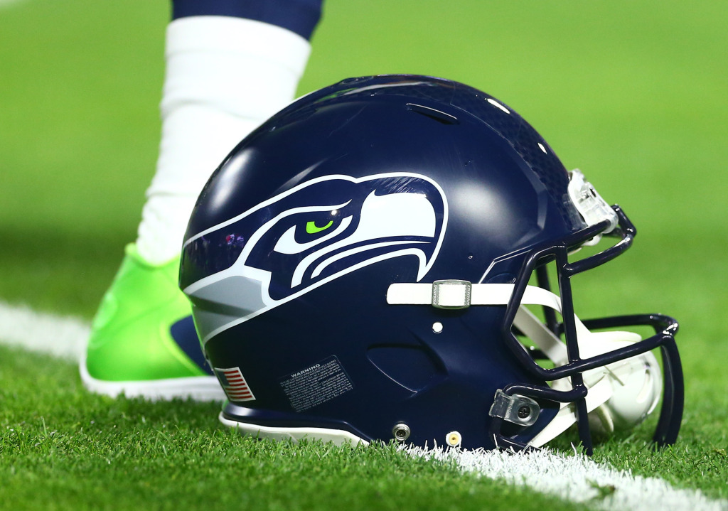 Undrafted rookie Ahlers has inside track on Seahawks' 3rd QB job