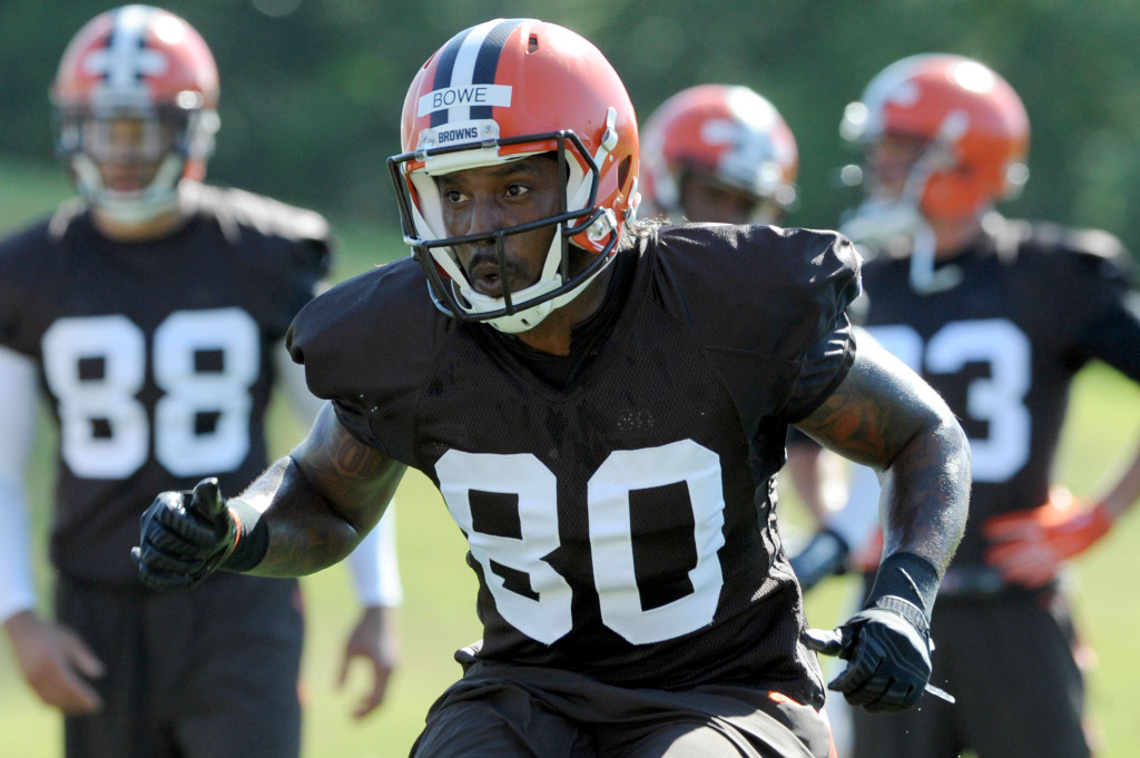 Cleveland Browns release LB Karlos Dansby, WR Dwayne Bowe 