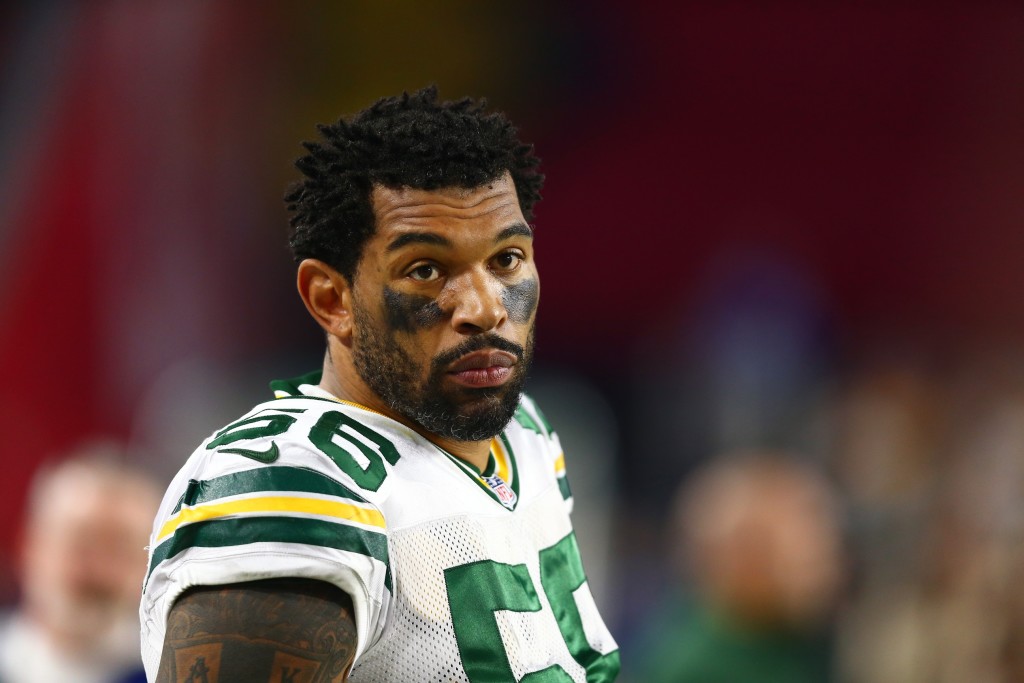 Panthers Sign Julius Peppers