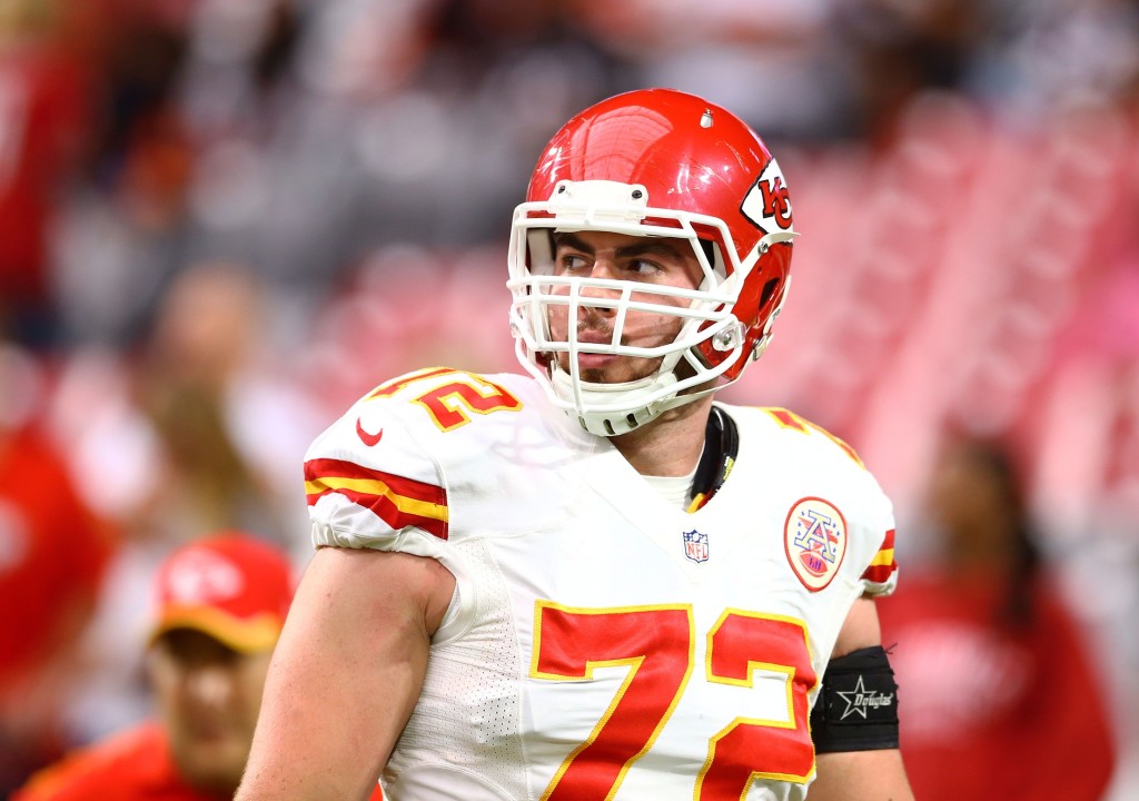 New York Jets guard Laurent Duvernay-Tardif (72) bloacks during an