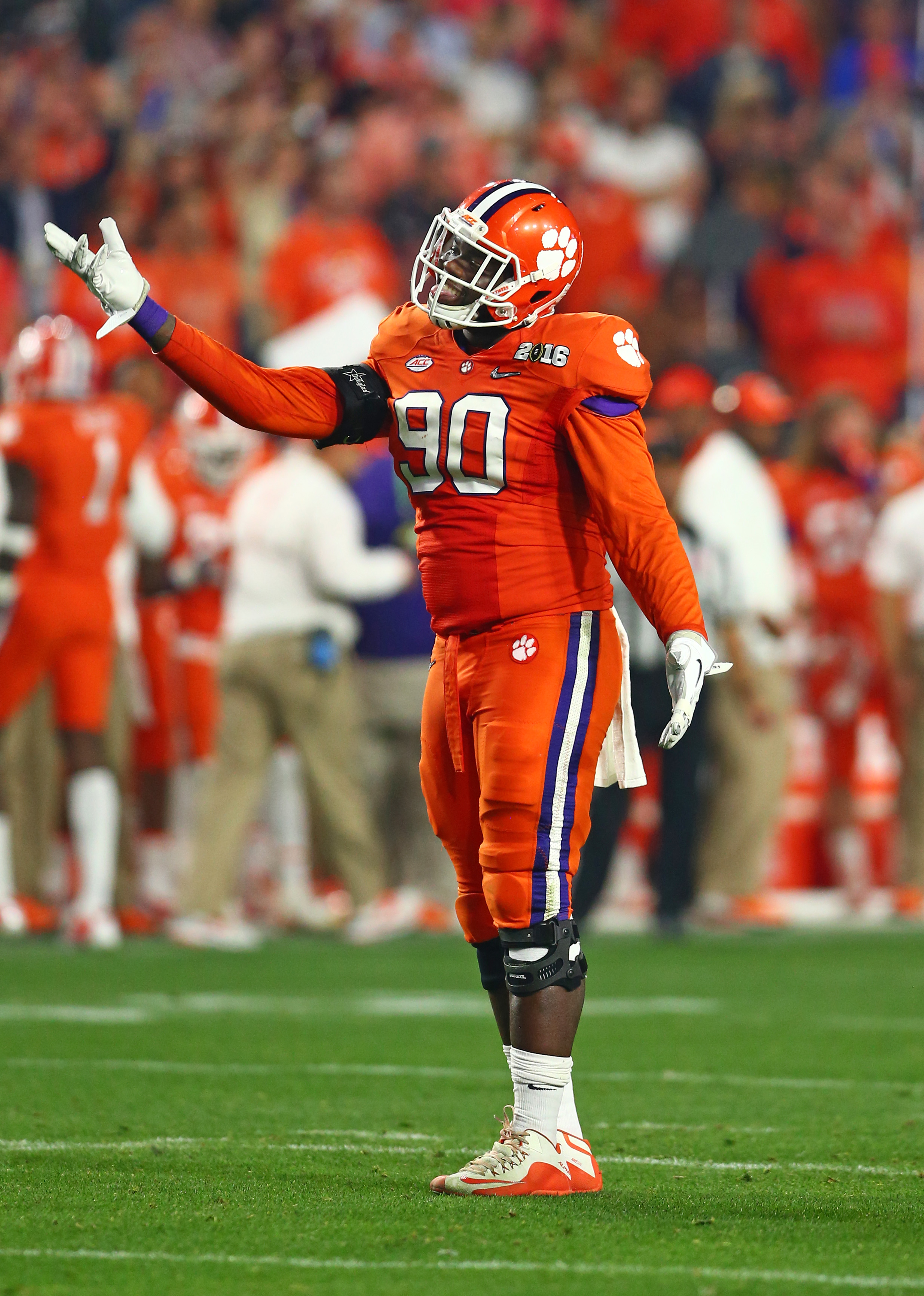 Buffalo Bills take Clemson's Shaq Lawson in first round