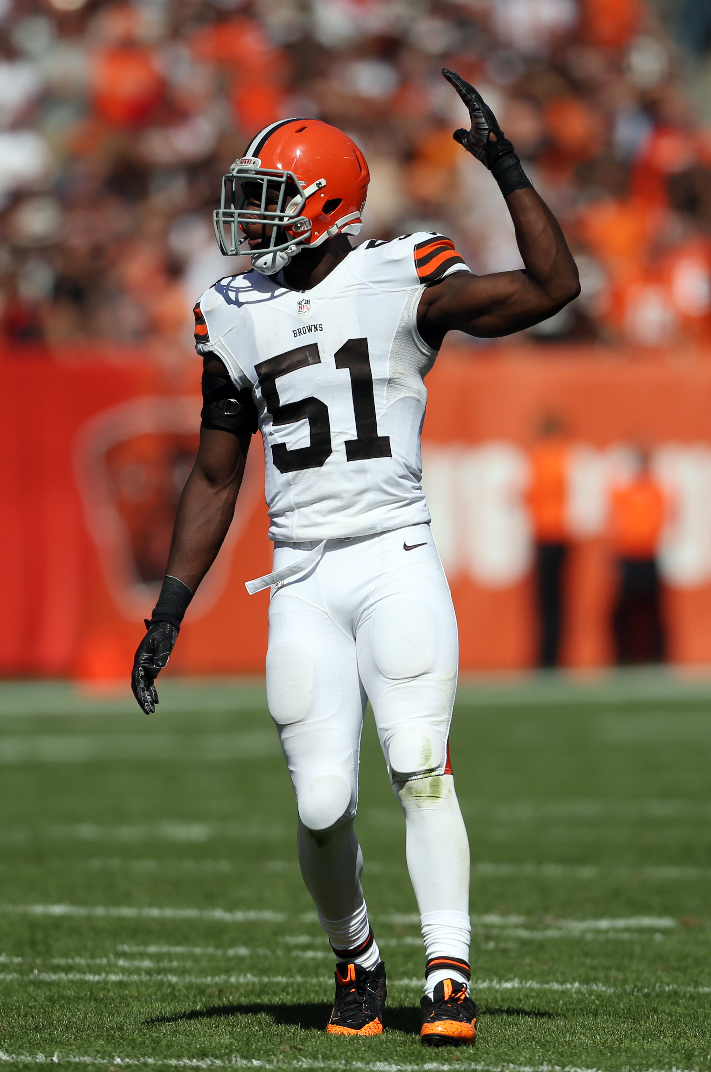 Barkevious Mingo, linebacker, traded from Browns to Patriots