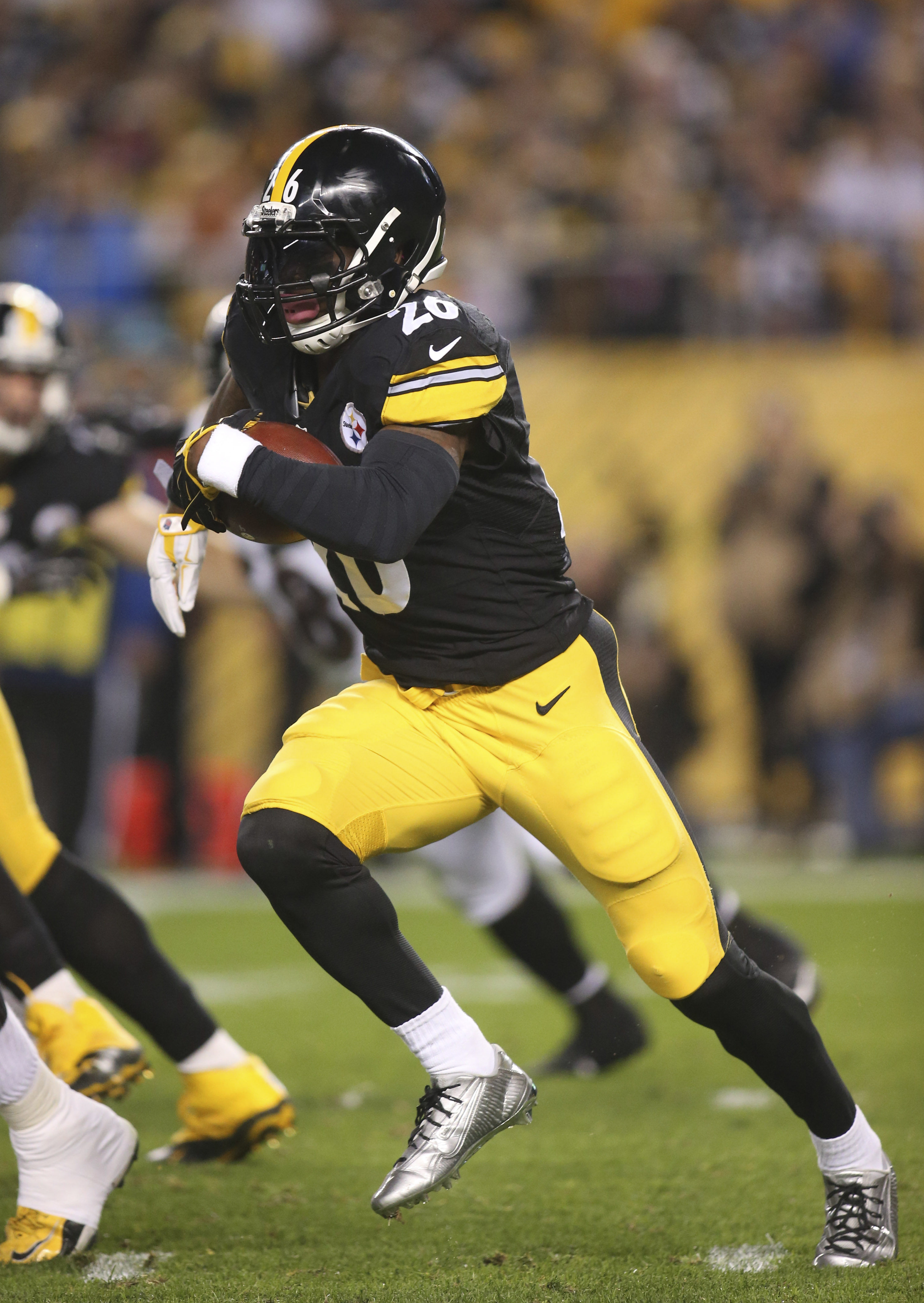 Le'Veon Bell tells Pittsburgh Steelers to pay him what he's worth