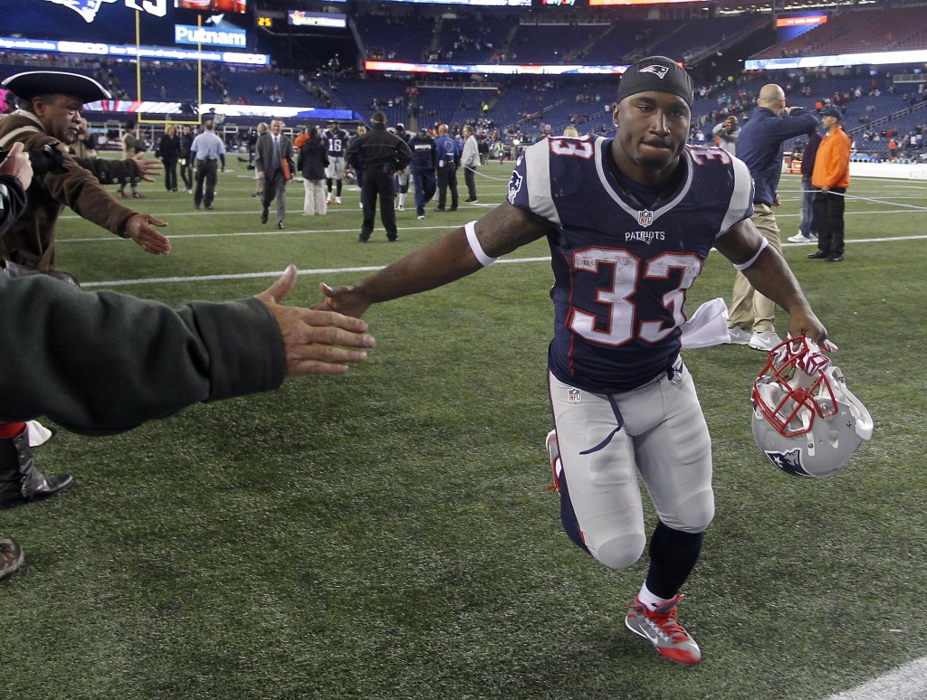 Malcolm Butler, Dion Lewis leaving New England for Titans, report says