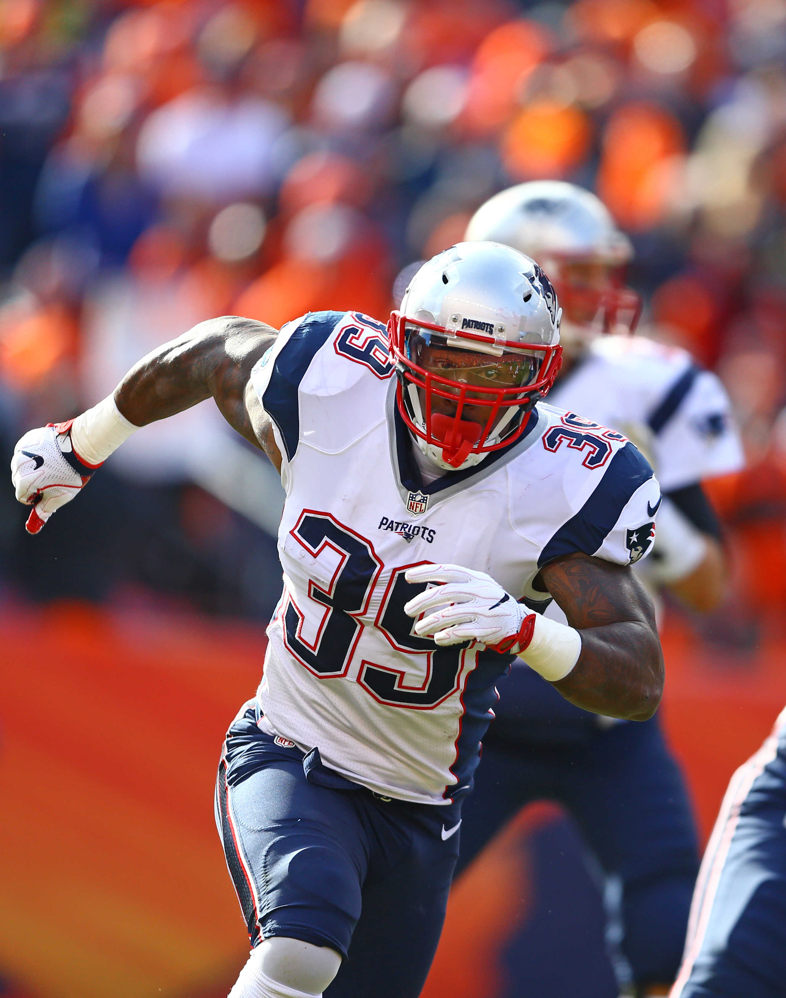 Fullback James Develin appreciates Dion Lewis' efforts in re