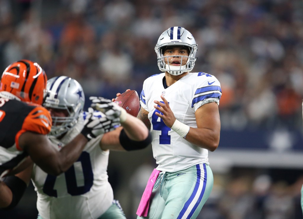 Look: Ezekiel Elliott Is Wearing A New Helmet This Year - The Spun: What's  Trending In The Sports World Today