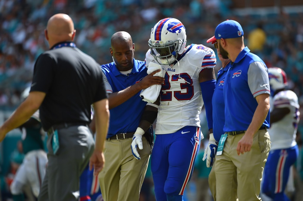 Buffalo Bills S Aaron Williams leaves New England Patriots game