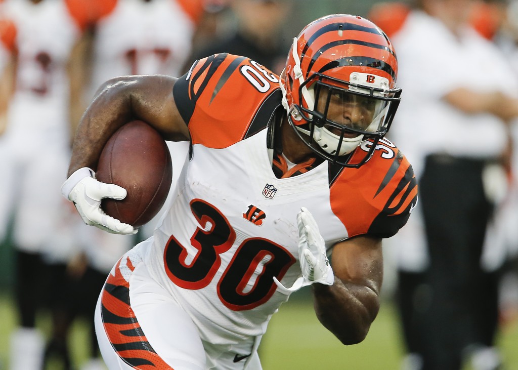 Cincinnati Bengals running back Cedric Peerman warms up prior to an NFL  football game against the Buffalo Bills, Sunday, Oct. 2, 2011, in  Cincinnati. (AP Photo/Al Behrman Stock Photo - Alamy