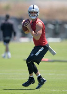 Derek Carr (vertical)