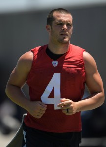 Derek Carr (vertical)