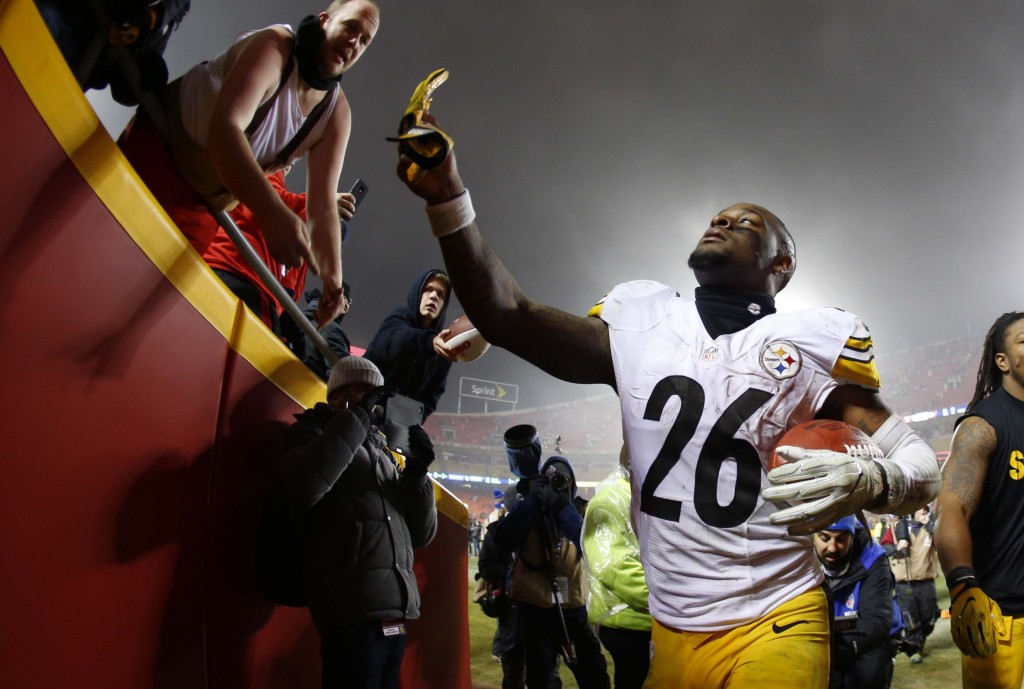 Le'Veon Bell To Report To Steelers During Week 7 Bye