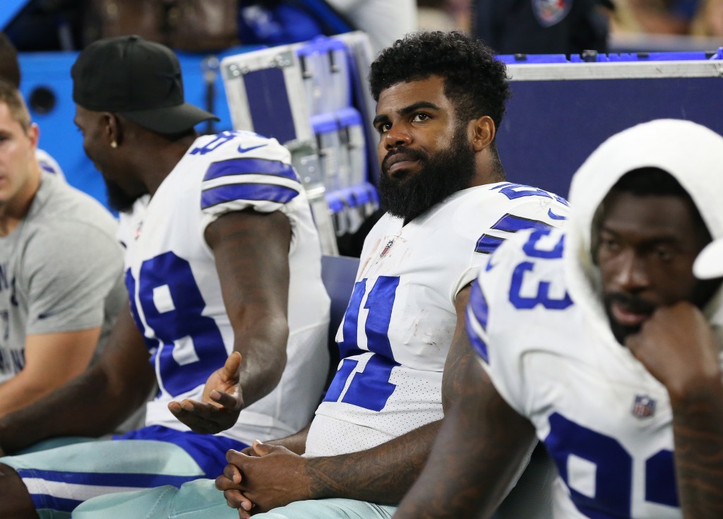 Jerry Jones Gives Ezekiel Elliott 'Zeke Who?' Shirt [LOOK]