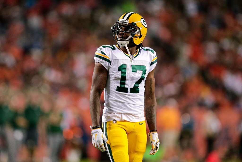 Davante Adams informs Packers he won't play on franchise tag in 2022