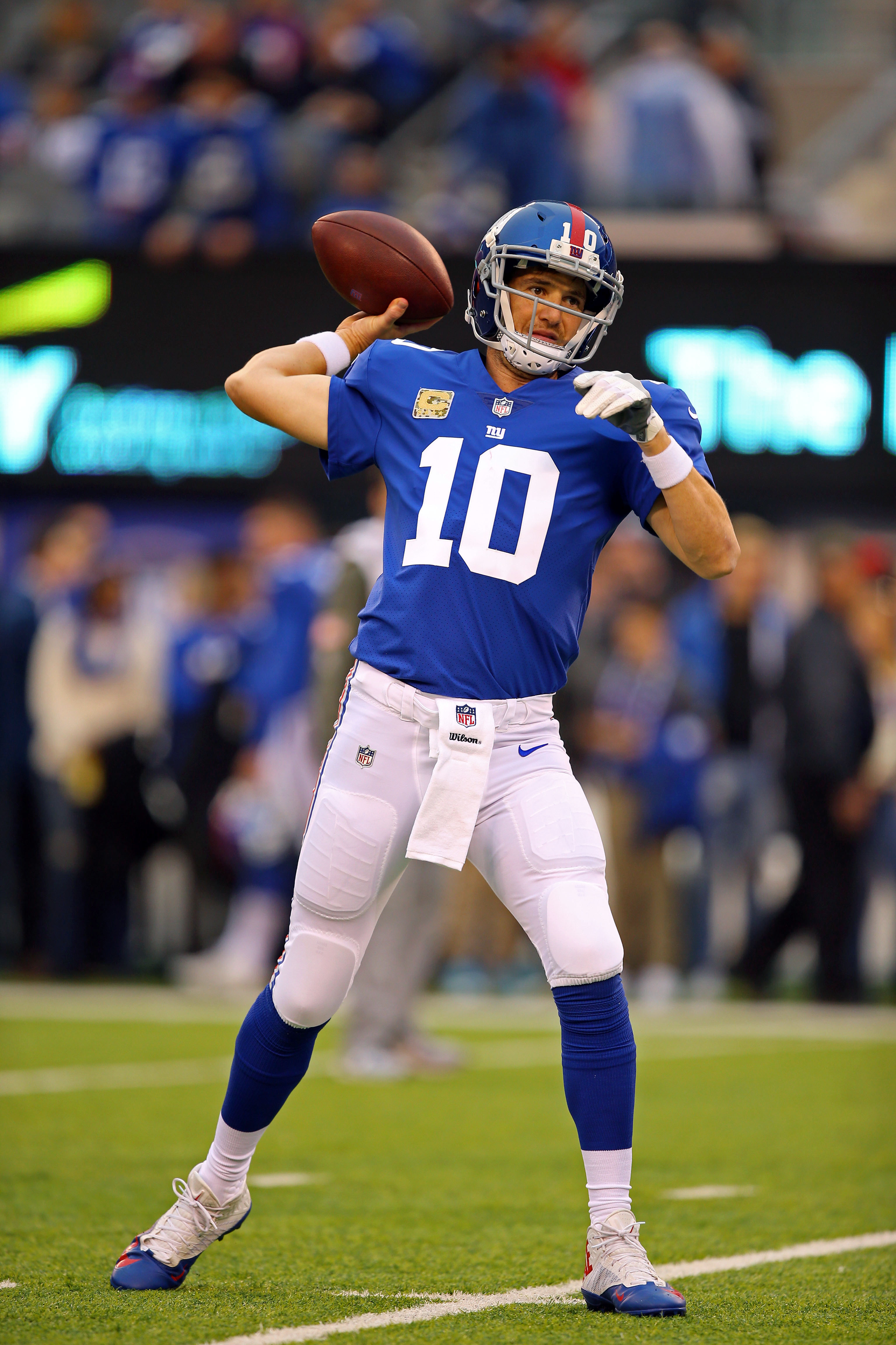 Giants' Eli Manning Says Contract Will Not Be His Focus - The New York Times