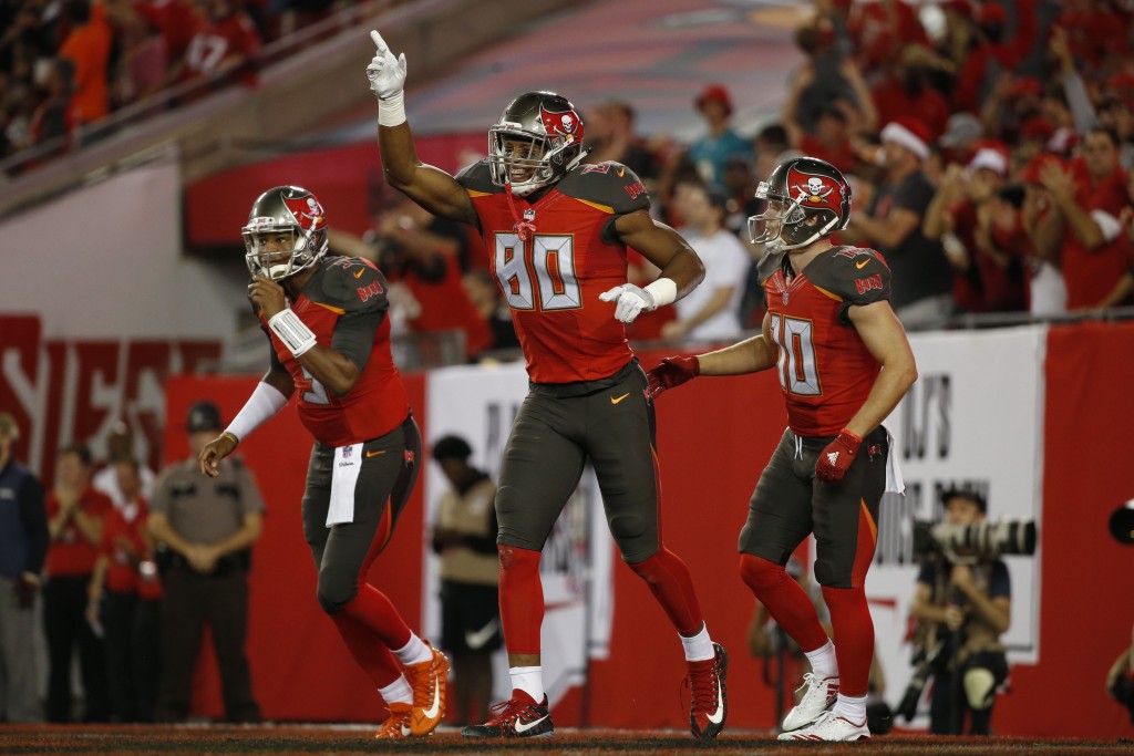 Bills release O.J. Howard, Duke Johnson