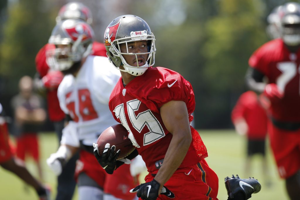 Buccaneers Re-Sign DB Javien Elliott