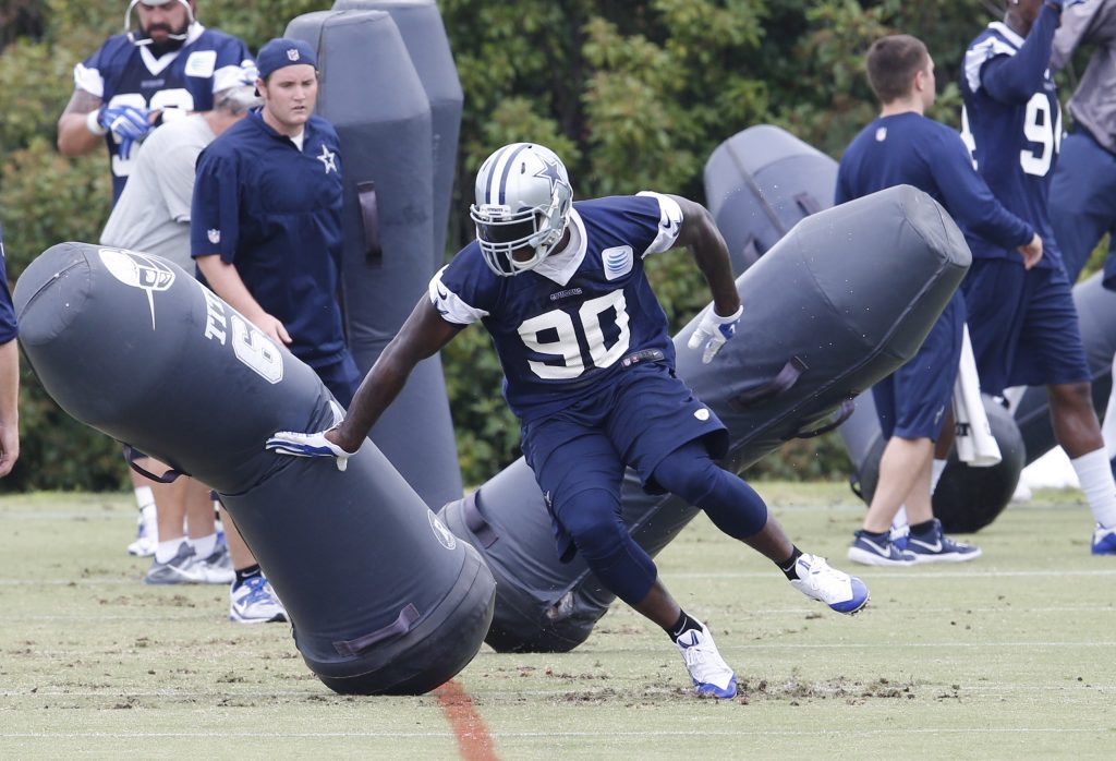 Cowboys DE Lawrence breaks foot in practice, out 6-8 weeks