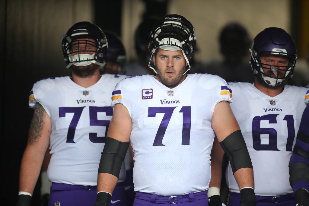 Chicago Bears offensive tackle Riley Reiff (71) works during the