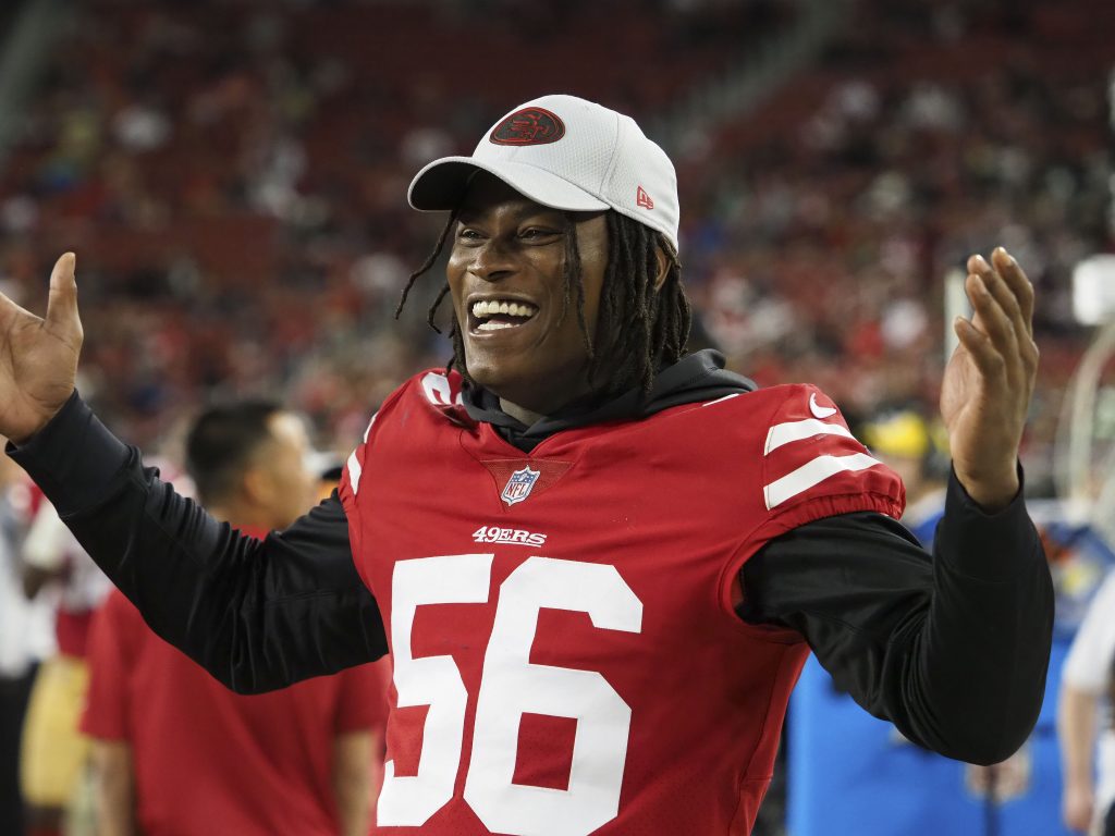 LOOK: Reuben Foster wearing 'savage' jersey on 49ers sideline