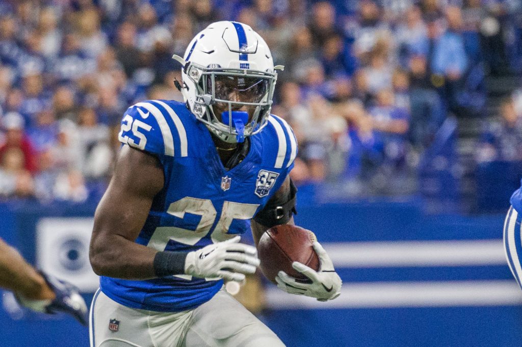 Short-handed Broncos signing RB Marlon Mack