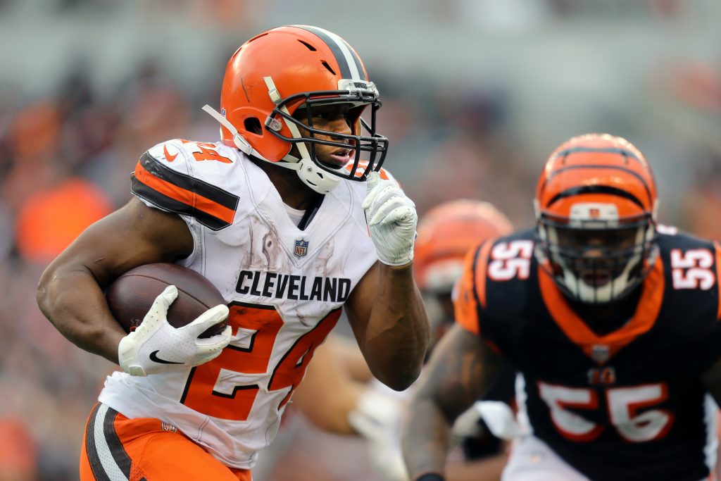 Sources - Browns RB Nick Chubb believed to have torn only MCL - ESPN