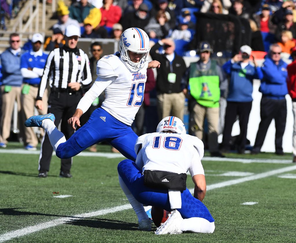 Chicago Bears sign kicker Redford Jones after tryouts