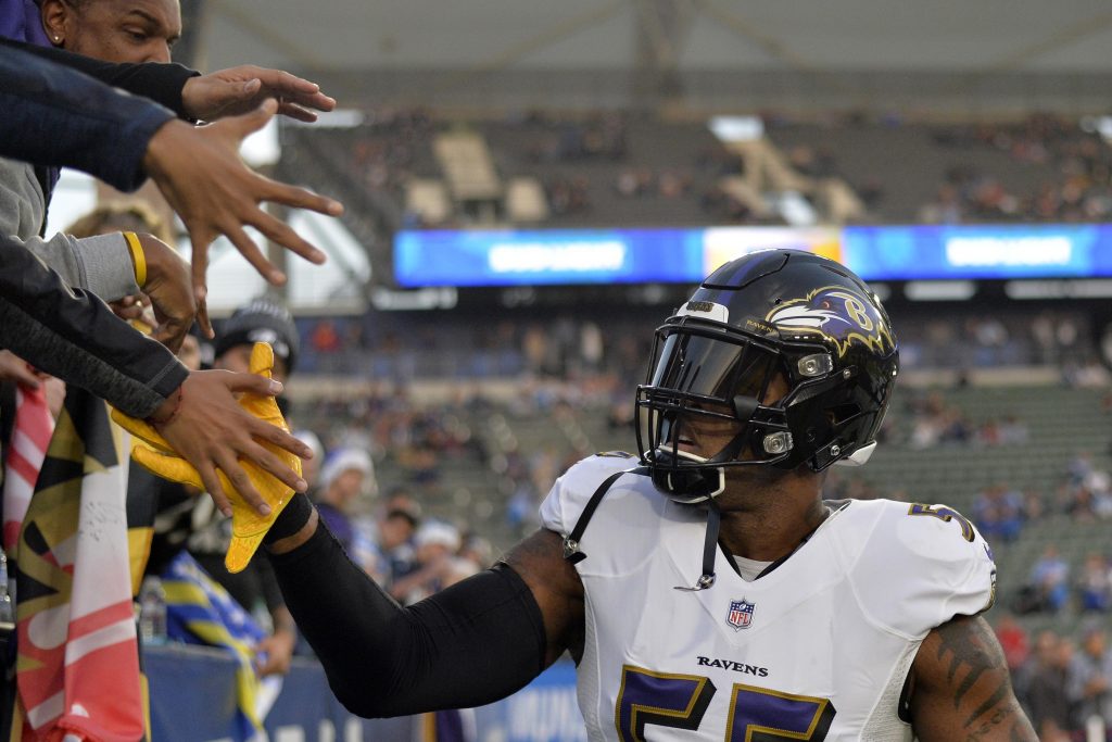 Terrell Suggs surpasses Ray Lewis for most games played in Ravens