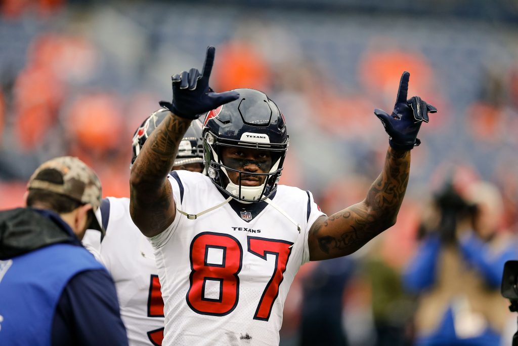 Demaryius Thomas suffers minor injuries after rollover crash in