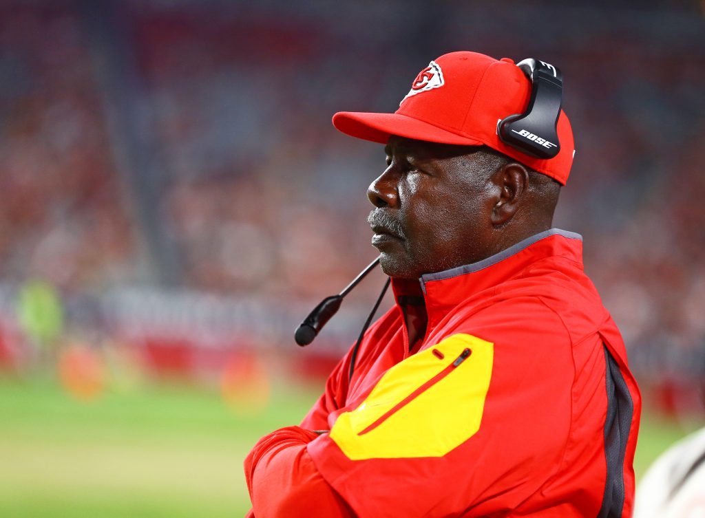 Chiefs DB Coach Emmitt Thomas Retires