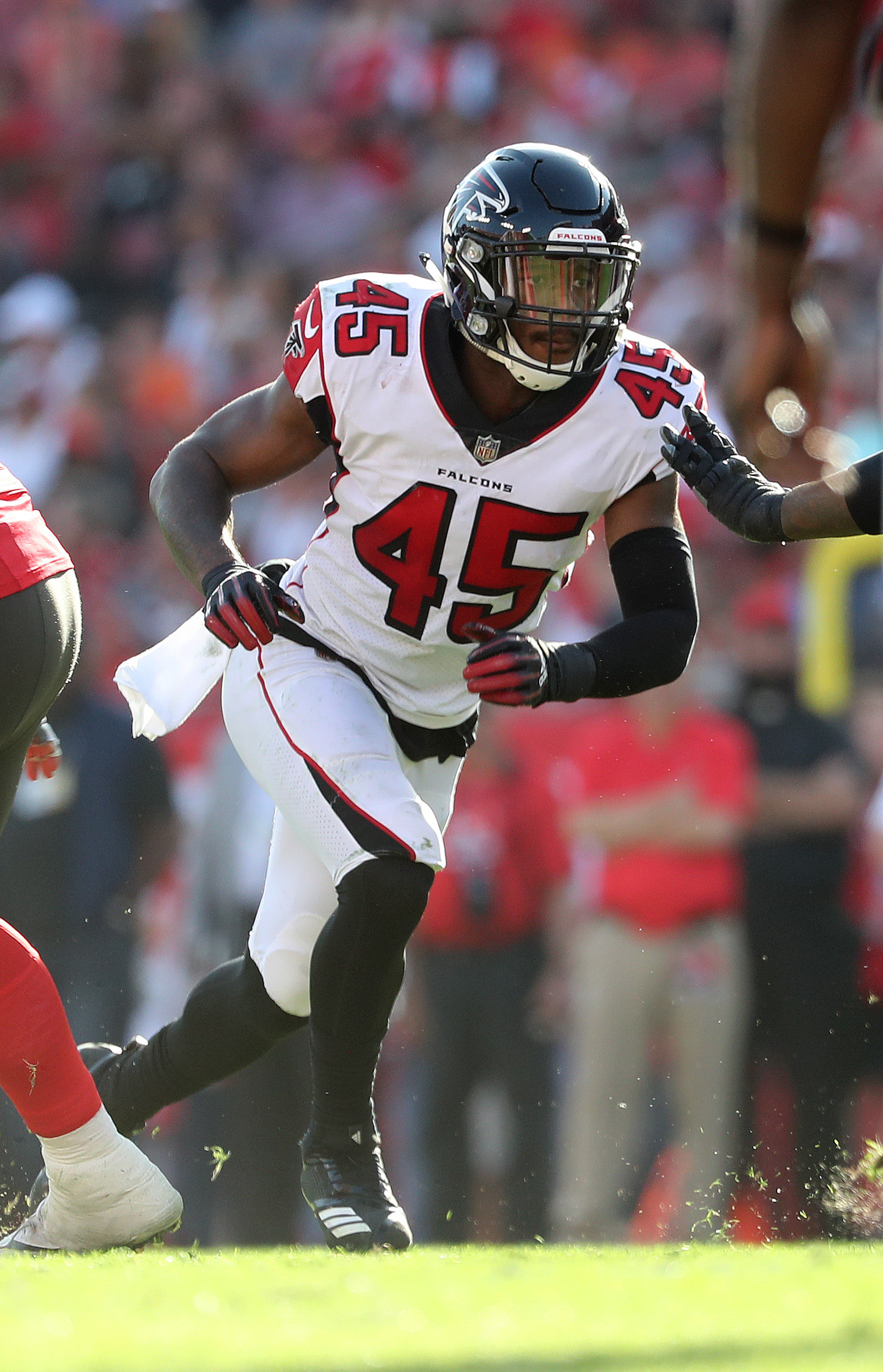 Browns Acquire LB Deion Jones From Falcons
