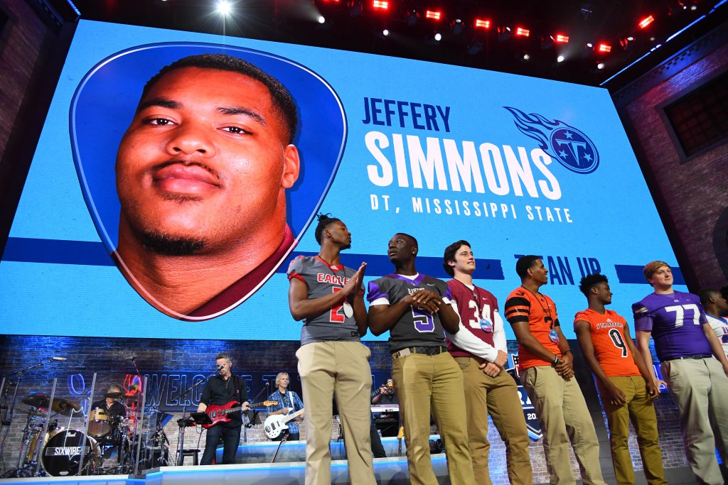 No contract talk as Titans lineman Jeffery Simmons works - The San Diego  Union-Tribune