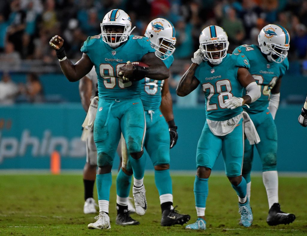 Miami Dolphins trade DE Charles Harris to the Atlanta Falcons