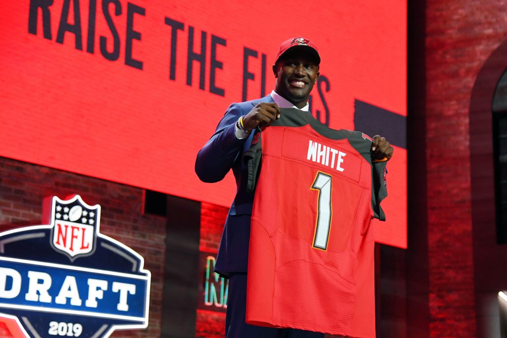 Buccaneers Sign First-Round LB Devin White