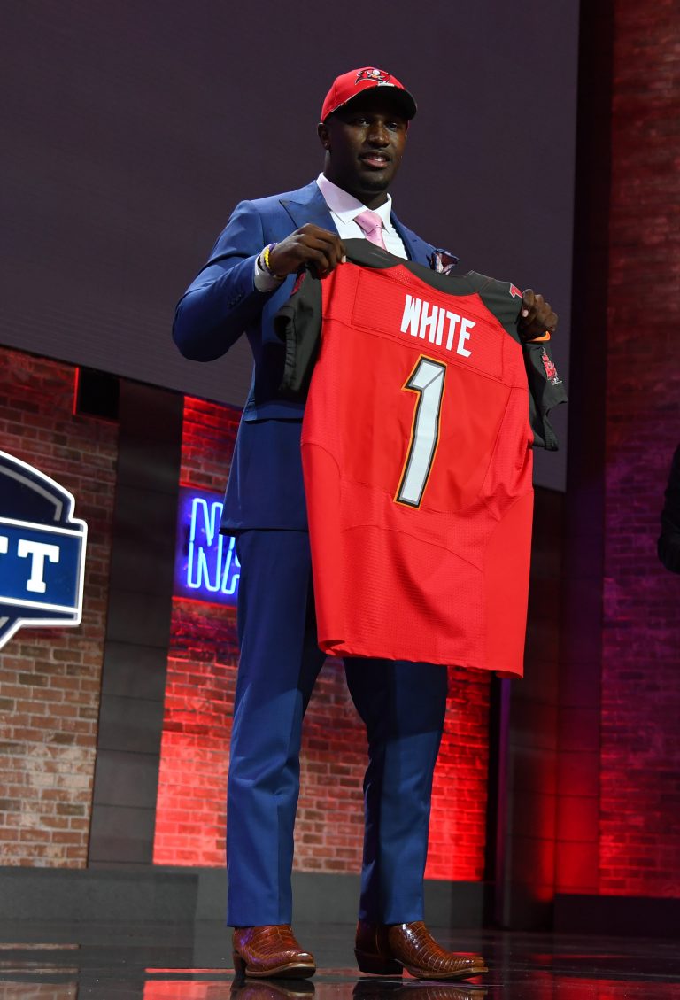 Buccaneers Sign First-round Lb Devin White