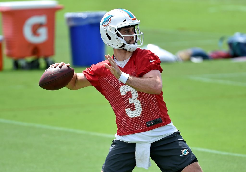 Miami Dolphins: In Ryan Fitzpatrick's hip pocket, Josh Rosen learns more  about defenses, leadership