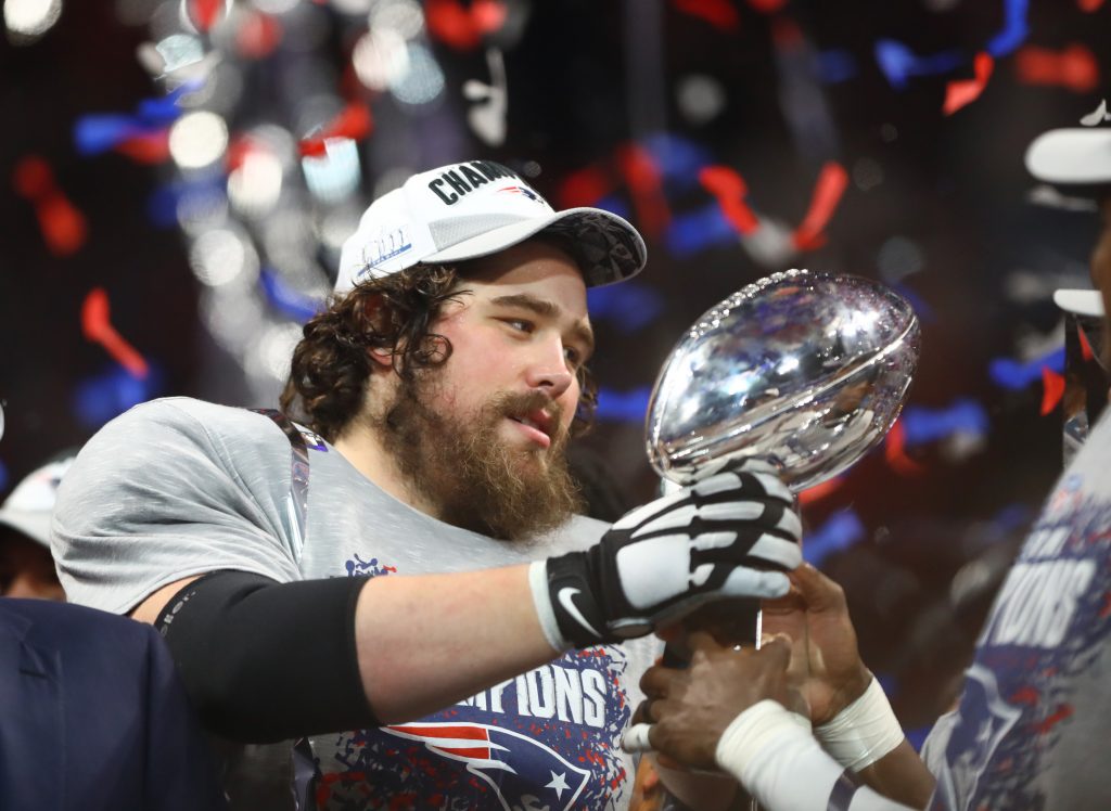 Free agent center David Andrews, following conversations with Patriots, to  evaluate other offers - The Phinsider