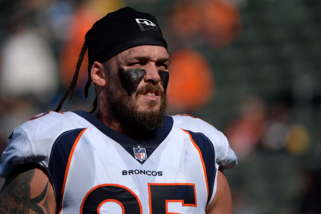 Broncos' Derek Wolfe sets career high for sacks, dislocates elbow