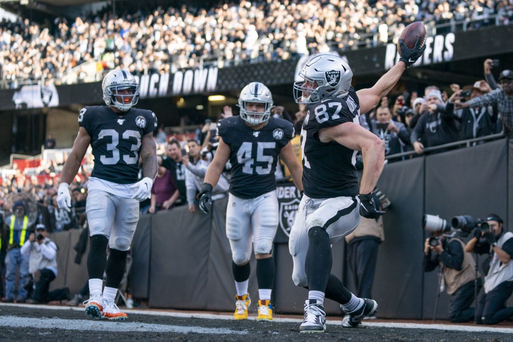 Former Raiders tight end announces 'full remission' after cancer