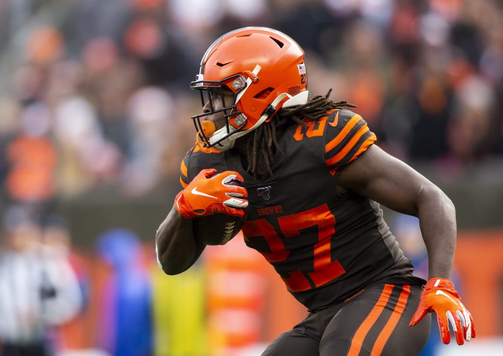 Browns RB  Kareem Hunt implementiert „partial hold-in“.