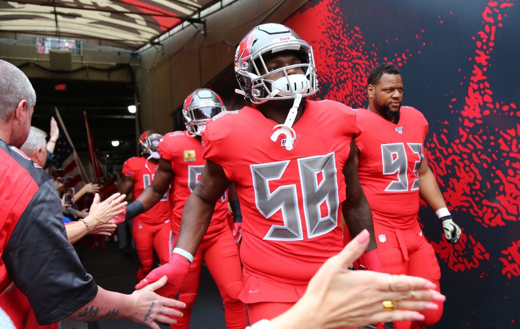 Buccaneers place Devin White, Shaq Barrett on reserve/COVID-19 list