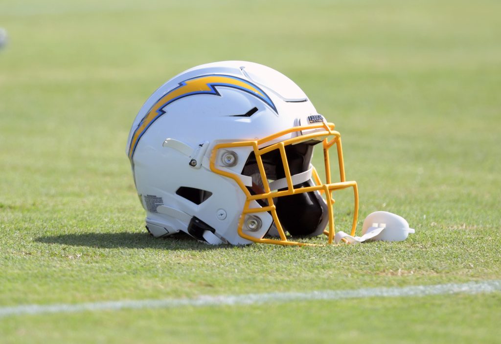 Transaction: Los Angeles Chargers Sign LB Troy Reeder