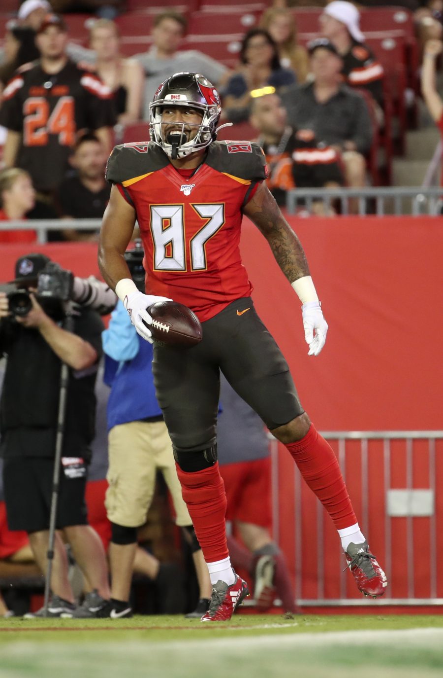 Ravens Work Out TE Jordan Leggett