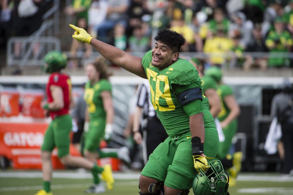 Oregon's Penei Sewell Training At Both LT, RT