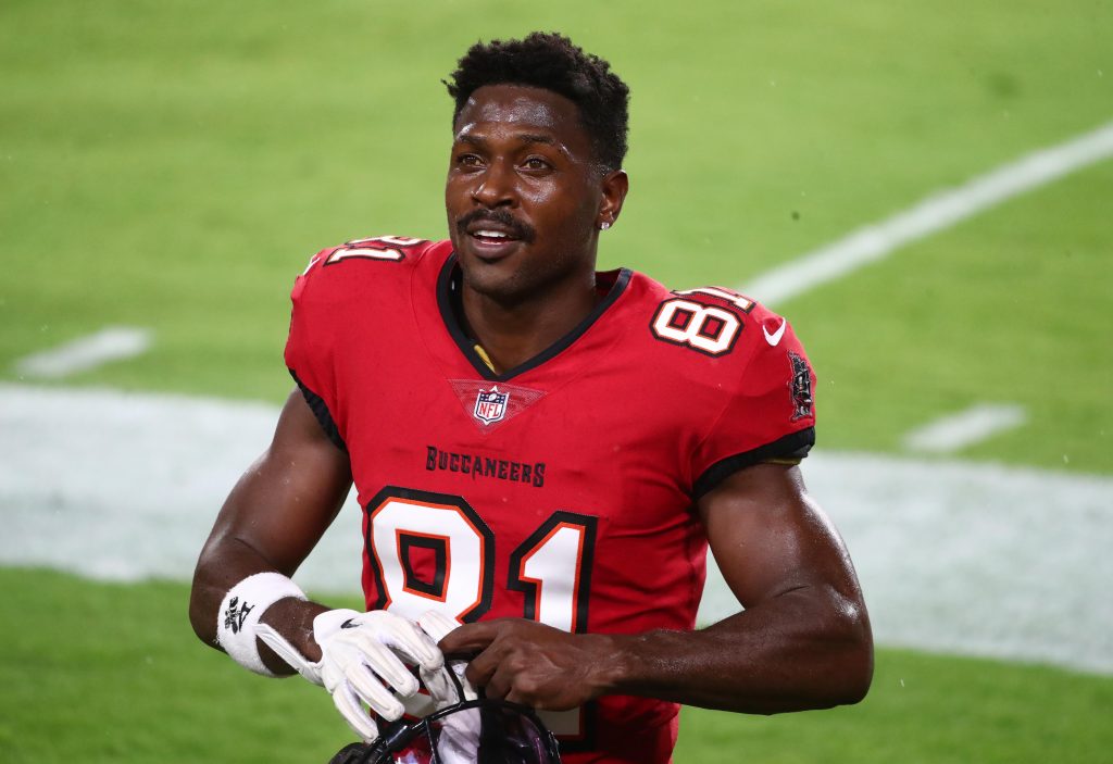 Antonio Brown officially makes the Buccaneers ludicrous