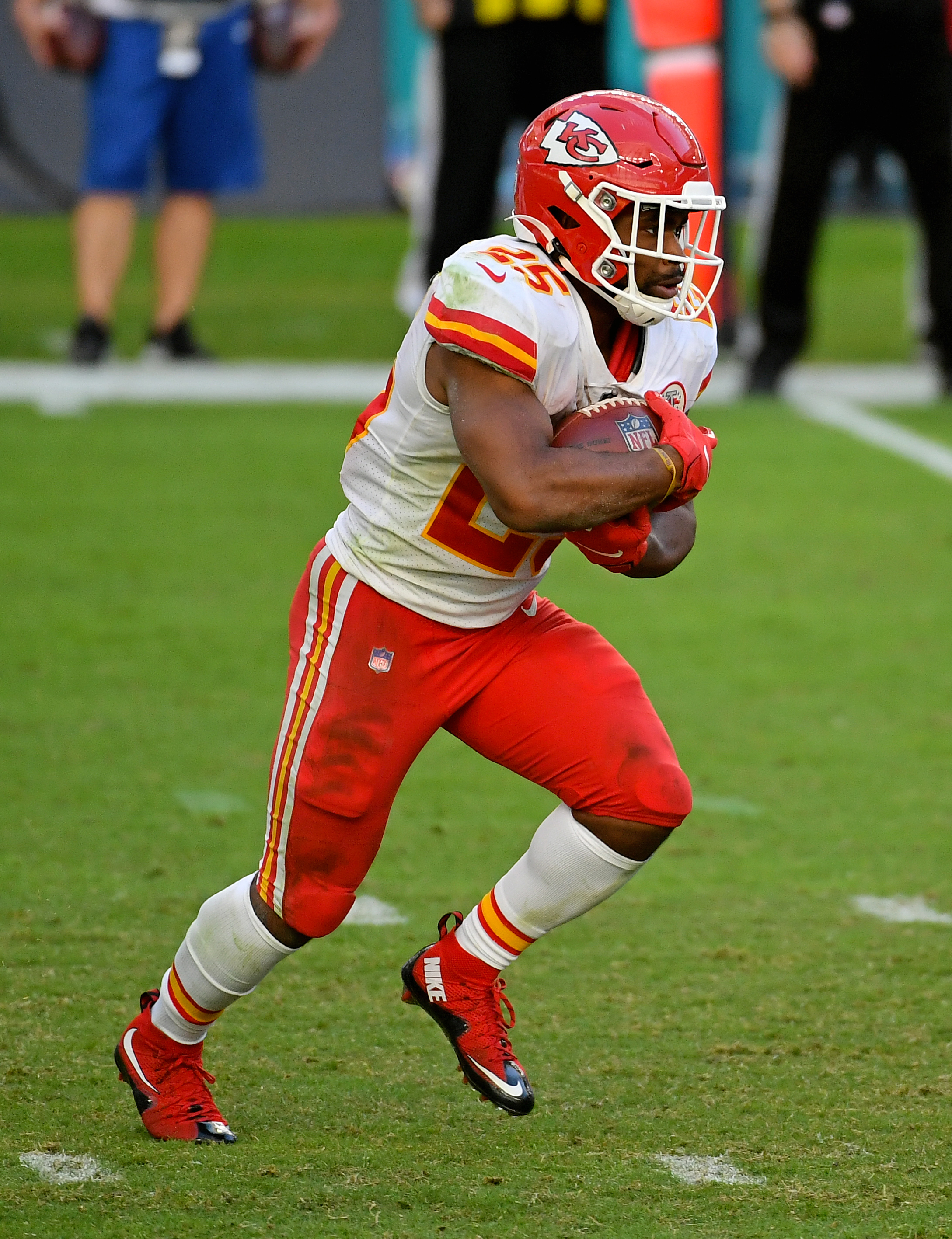 Chiefs RB Clyde Edwards-Helaire Returns To Practice