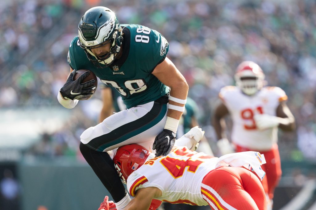 Eagles TE Dallas Goedert to miss extended time with shoulder injury