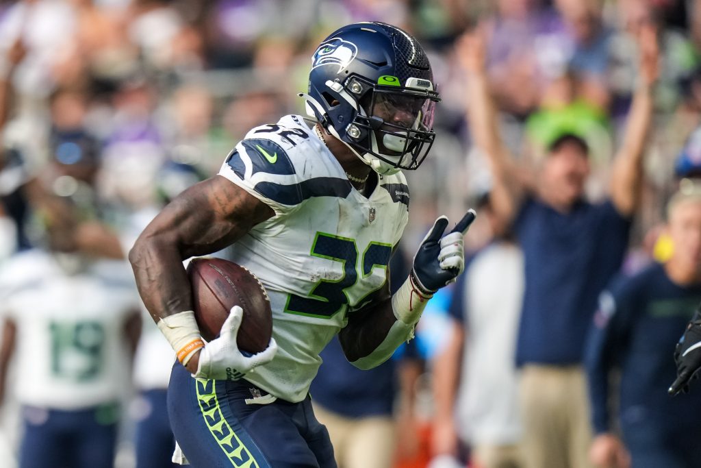 Seahawks, RB Chris Carson agree to two-year, $14.625 million deal. (via  @tompelissero) 