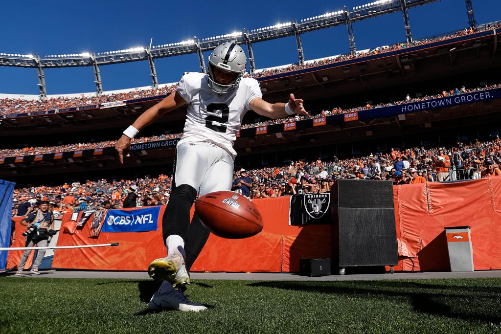 Raiders, Daniel Carlson agree to four-year extension, reportedly making him  third-highest paid kicker 